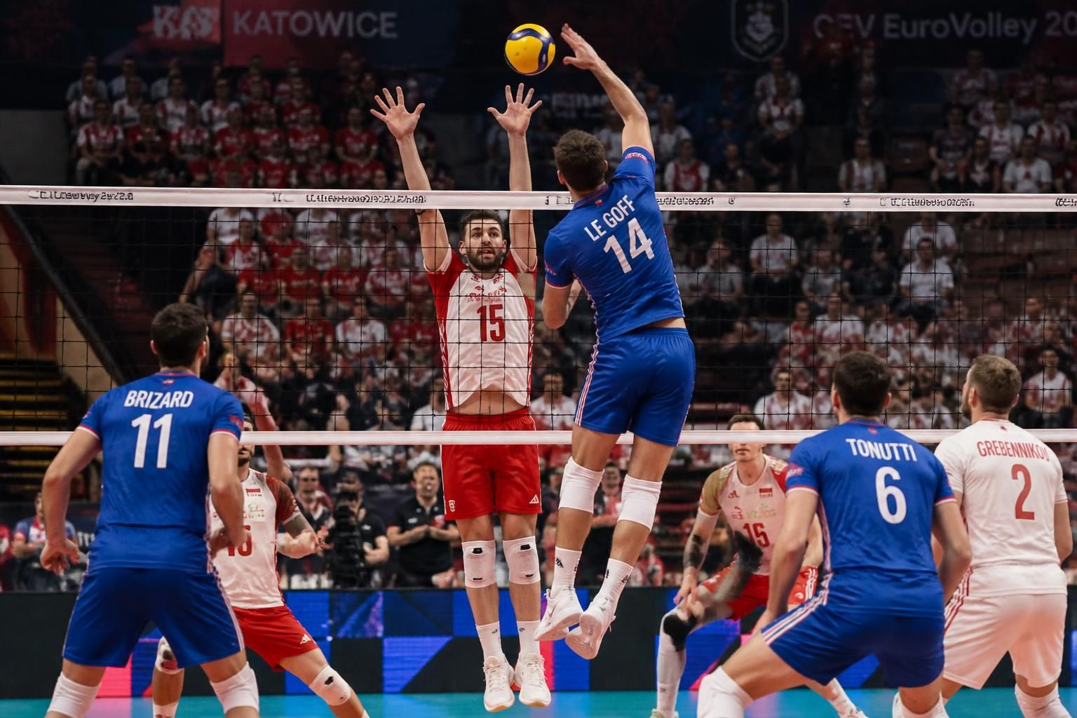 découvrez notre pronostic pour le match france vs pologne du 27 septembre 2026 lors de l'eurovolley masculin. analyse des équipes, joueurs clés et conseils pour parier sur ce duel européen intense.